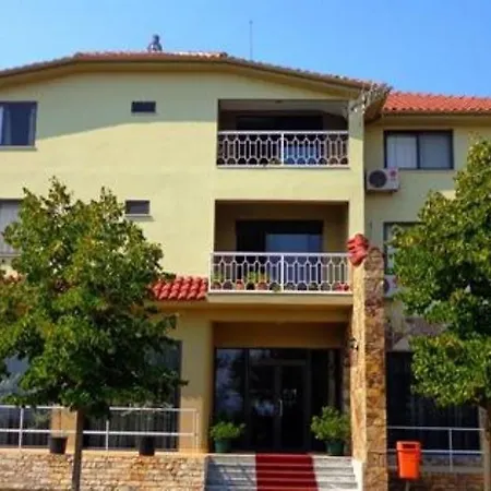 Viktoria Hotel 3*