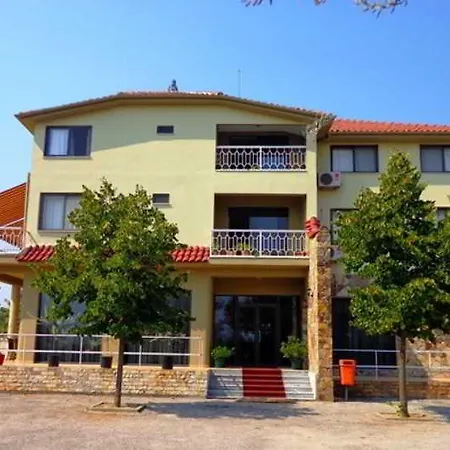 Viktoria 3*